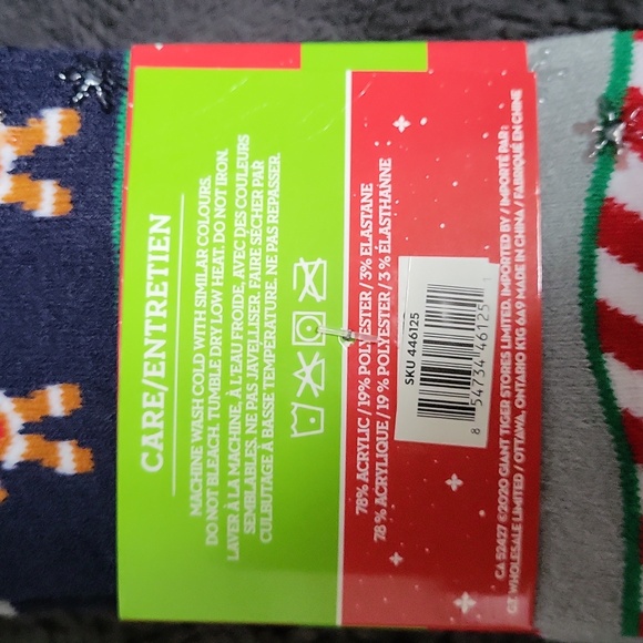 NWT! Women's Warm & Cozy Holiday Socks! - Picture 3 of 6
